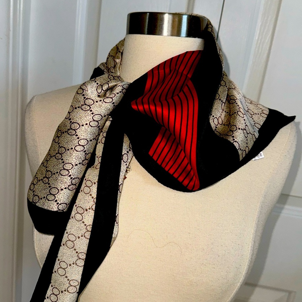 Italian scarf size medium